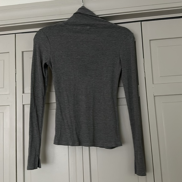 Theo and Spence ribbed turtleneck - Picture 3 of 5